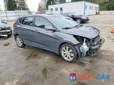 Czwarte zdjęcie samochodu z boku: 2013 HYUNDAI ACCENT SE VIN:KMHCU5AE6DU059962 - miniatura