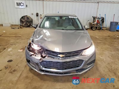 Piąte zdjęcie samochodu w środku: 2018 CHEVROLET CRUZE LT VIN:3G1BH6SE3JS504171 - miniatura