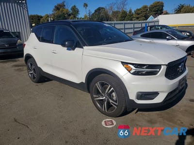 Czwarte zdjęcie samochodu z boku: 2021 VOLVO XC40 T5 R-DESIGN VIN:YV4162UM2M2410978 - miniatura