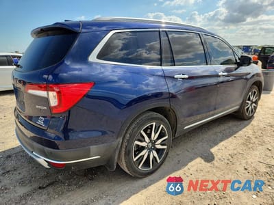 Trzecie zdjęcie samochodu z tyłu: 2022 HONDA PILOT TOURING VIN:5FNYF5H65NB002911 - miniatura