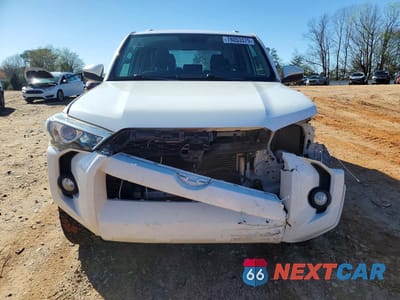 Piąte zdjęcie samochodu w środku: 2017 TOYOTA 4RUNNER SR5 VIN:JTEBU5JR9H5448657 - miniatura