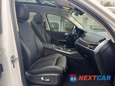 Piąte zdjęcie samochodu w środku: 2021 BMW X7 XDRIVE40I VIN:5UXCW2C00M9H53341 - miniatura