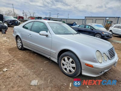 Czwarte zdjęcie samochodu z boku: 2002 MERCEDES-BENZ CLK 320 VIN:WDBLJ65G62T125099 - miniatura