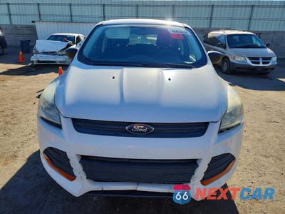 Piąte zdjęcie samochodu w środku: 2016 FORD ESCAPE S VIN:1FMCU0F7XGUA53678 - miniatura