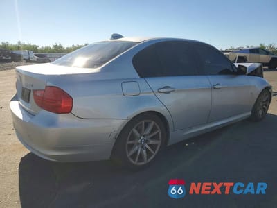 Trzecie zdjęcie samochodu z tyłu: 2010 BMW 328 I SULEV VIN:WBAPH5C58AA439144 - miniatura