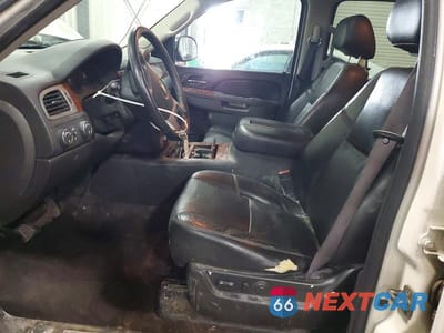 Zdjęcie 7 z 14 samochodu: 2012 CHEVROLET SUBURBAN K1500 LTZ VIN:1GNSKKE71CR201496 - miniatura