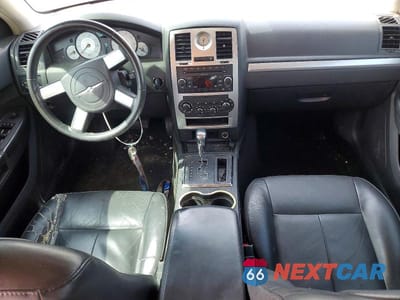 Zdjęcie 8 z 11 samochodu: 2010 CHRYSLER 300 TOURING VIN:2C3CA5CV1AH139795 - miniatura