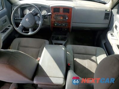 Zdjęcie 8 z 13 samochodu: 2005 DODGE DAKOTA QUAD SLT VIN:1D7HW48N85S245901 - miniatura