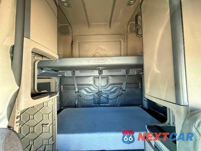 Zdjęcie 6 z 10 samochodu: 2018 FREIGHTLINER CASCADIA TRUCKS VIN:1FUJGLDR6JLHF2531 - miniatura