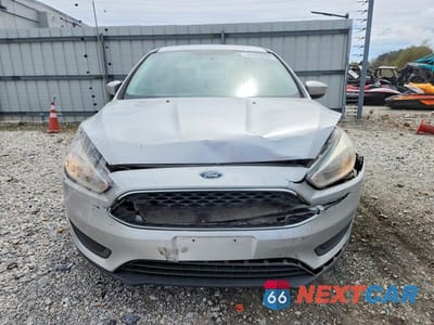 Piąte zdjęcie samochodu w środku: 2018 FORD FOCUS SE VIN:1FADP3F26JL327290 - miniatura