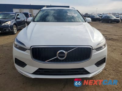 Piąte zdjęcie samochodu w środku: 2021 VOLVO XC60 T5 MOMENTUM VIN:YV4102RK5M1851194 - miniatura