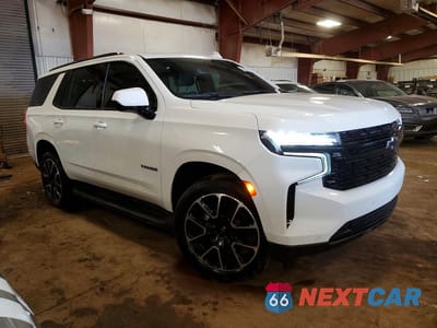 Czwarte zdjęcie samochodu z boku: 2023 CHEVROLET TAHOE K1500 RST VIN:1GNSKRKD2PR116675 - miniatura