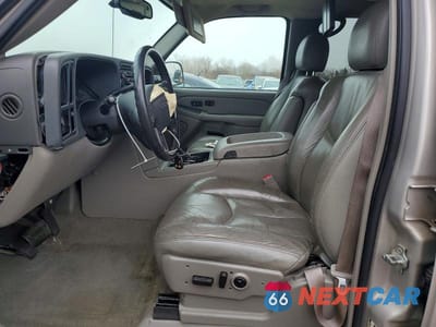 Zdjęcie 7 z 13 samochodu: 2004 GMC YUKON XL C1500 VIN:1GKEC16Z24J176531 - miniatura