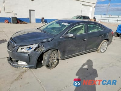 2014 BUICK LACROSSE 1G4GC5G38EF121703 - główne zdjęcie licytacji z USA - miniatura