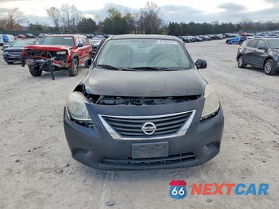 Piąte zdjęcie samochodu w środku: 2014 NISSAN VERSA 1.6 S VIN:3N1CN7AP0EL819090 - miniatura