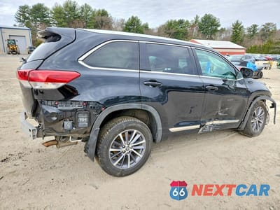 Trzecie zdjęcie samochodu z tyłu: 2018 TOYOTA HIGHLANDER XLE VIN:5TDJZRFH1JS872990 - miniatura