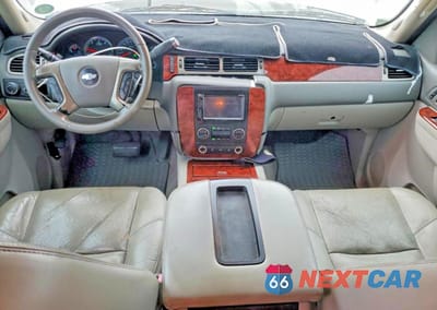 Zdjęcie 8 z 13 samochodu: 2011 CHEVROLET SUBURBAN C1500 LTZ VIN:1GNSCKE01BR205479 - miniatura