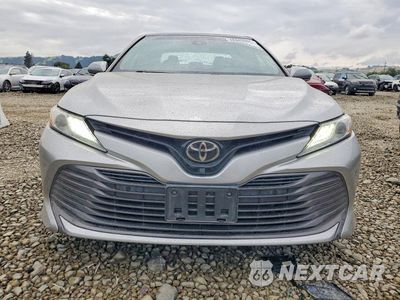 Piąte zdjęcie samochodu w środku: 2018 TOYOTA CAMRY XLE VIN:4T1B11HK8JU034095 - miniatura