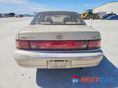 Zdjęcie 6 z 13 samochodu: 1993 TOYOTA CAMRY LE VIN:4T1SK12E2PU195678 - miniatura