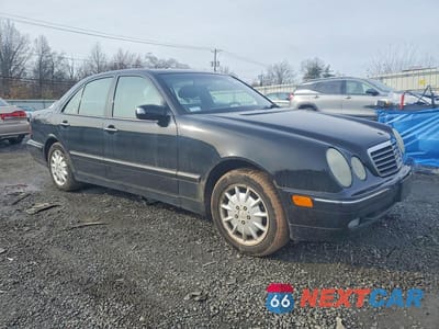 Czwarte zdjęcie samochodu z boku: 2000 MERCEDES-BENZ E 320 4MATIC VIN:WDBJF82JXYX038375 - miniatura