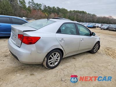Trzecie zdjęcie samochodu z tyłu: 2012 KIA FORTE EX VIN:KNAFU4A2XC5474435 - miniatura