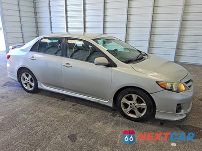 Czwarte zdjęcie samochodu z boku: 2013 TOYOTA COROLLA S VIN:5YFBU4EE8DP132041 - miniatura