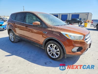 Czwarte zdjęcie samochodu z boku: 2017 FORD ESCAPE SE VIN:1FMCU0GD4HUC39416 - miniatura
