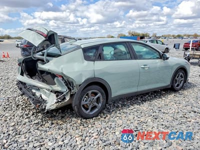 Trzecie zdjęcie samochodu z tyłu: 2025 KIA K4 LXS VIN:3KPFT4DEXSE105590 - miniatura