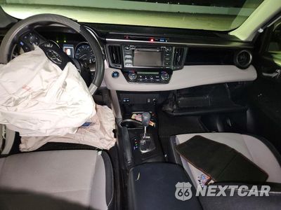 Zdjęcie 8 z 14 samochodu: 2018 TOYOTA RAV4 XLE VIN:JTMRFREV6JJ730053 - miniatura
