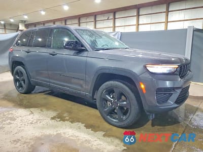 Czwarte zdjęcie samochodu z boku: 2024 JEEP GRAND CHEROKEE LAREDO VIN:1C4RJHAGXRC159800 - miniatura