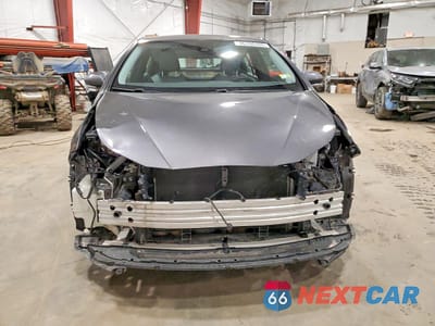 Piąte zdjęcie samochodu w środku: 2019 TOYOTA PRIUS LE AWD-E VIN:JTDL9RFU6K3011071 - miniatura