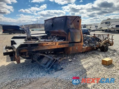 Trzecie zdjęcie samochodu z tyłu: 2017 FORD F250 SUPER DUTY FLATBED TRUCK VIN:1FTBF2B65HEF13960 - miniatura