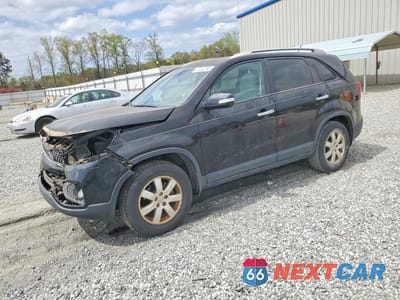 2013 KIA SORENTO LX 5XYKT4A68DG383700 - główne zdjęcie licytacji z USA - miniatura