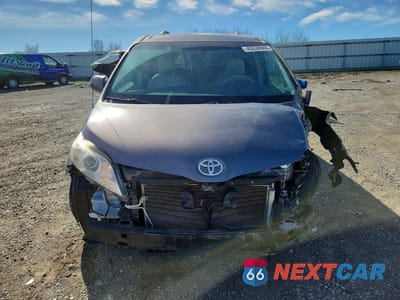 Piąte zdjęcie samochodu w środku: 2014 TOYOTA SIENNA XLE 8-PASSENGER VIN:5TDYK3DCXES481334 - miniatura