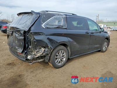 Trzecie zdjęcie samochodu z tyłu: 2022 TOYOTA SIENNA LE 8-PASSENGER VIN:5TDKSKFC6NS050390 - miniatura