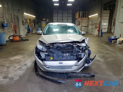 Piąte zdjęcie samochodu w środku: 2018 FORD FOCUS TITANIUM VIN:1FADP3N27JL232609 - miniatura