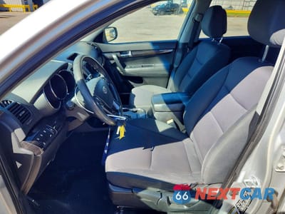 Zdjęcie 7 z 12 samochodu: 2011 KIA SORENTO LX VIN:5XYKTCA19BG020656 - miniatura