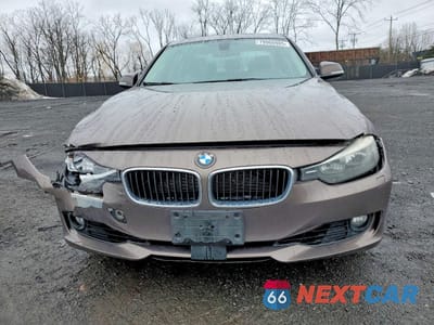 Piąte zdjęcie samochodu w środku: 2013 BMW 328 XI SULEV VIN:WBA3B5C5XDF591143 - miniatura