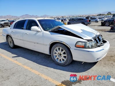 Czwarte zdjęcie samochodu z boku: 2009 LINCOLN TOWN CAR SIGNATURE LIMITED VIN:2LNHM82V89X629384 - miniatura