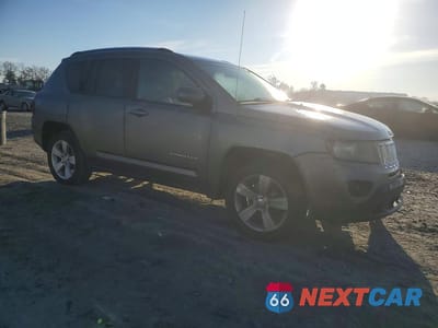 Czwarte zdjęcie samochodu z boku: 2014 JEEP COMPASS LATITUDE VIN:1C4NJCEB6ED539821 - miniatura
