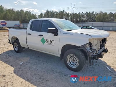 Czwarte zdjęcie samochodu z boku: 2021 CHEVROLET SILVERADO C1500 VIN:1GCRWAEFXMZ144147 - miniatura