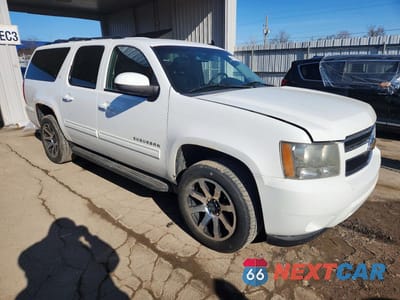 Czwarte zdjęcie samochodu z boku: 2011 CHEVROLET SUBURBAN K1500 LT VIN:1GNSKJE34BR115170 - miniatura