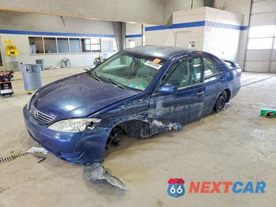 2005 TOYOTA CAMRY LE 4T1BE30K25U032389 - główne zdjęcie licytacji z USA - miniatura