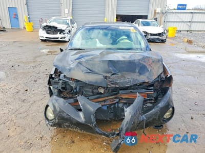 Piąte zdjęcie samochodu w środku: 2004 PONTIAC GRAND PRIX GT2 VIN:2G2WS522241286433 - miniatura