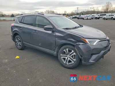 Czwarte zdjęcie samochodu z boku: 2018 TOYOTA RAV4 LE VIN:JTMBFREVXJJ726749 - miniatura