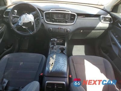 Zdjęcie 8 z 12 samochodu: 2017 KIA SORENTO LX V6 VIN:5XYPG4A52HG298911 - miniatura
