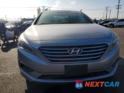 Piąte zdjęcie samochodu w środku: 2017 HYUNDAI SONATA SE VIN:5NPE24AF3HH579574 - miniatura