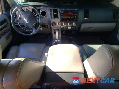 Zdjęcie 8 z 12 samochodu: 2012 TOYOTA SEQUOIA LIMITED VIN:5TDKY5G16CS043000 - miniatura