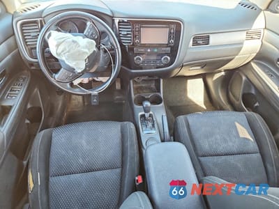 Zdjęcie 8 z 14 samochodu: 2016 MITSUBISHI OUTLANDER SE VIN:JA4AD3A37GZ000581 - miniatura