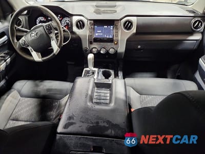 Zdjęcie 8 z 11 samochodu: 2018 TOYOTA TUNDRA SR5 VIN:5TFCW5F11JX023692 - miniatura